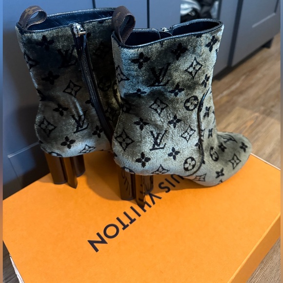 LOUIS VUITTON BOOTIES BRAND NEW SIZE 38 - Picture 2 of 3